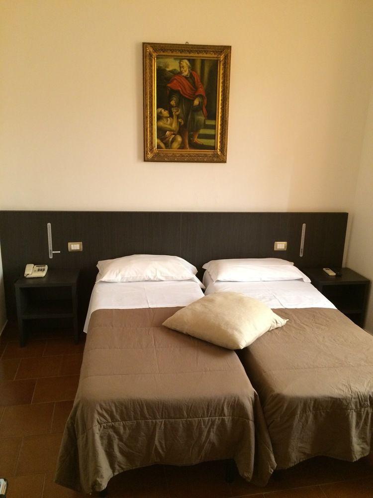 Astoria Hotel 3*
