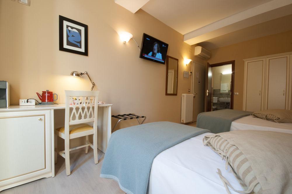 Astoria Hotel 3*